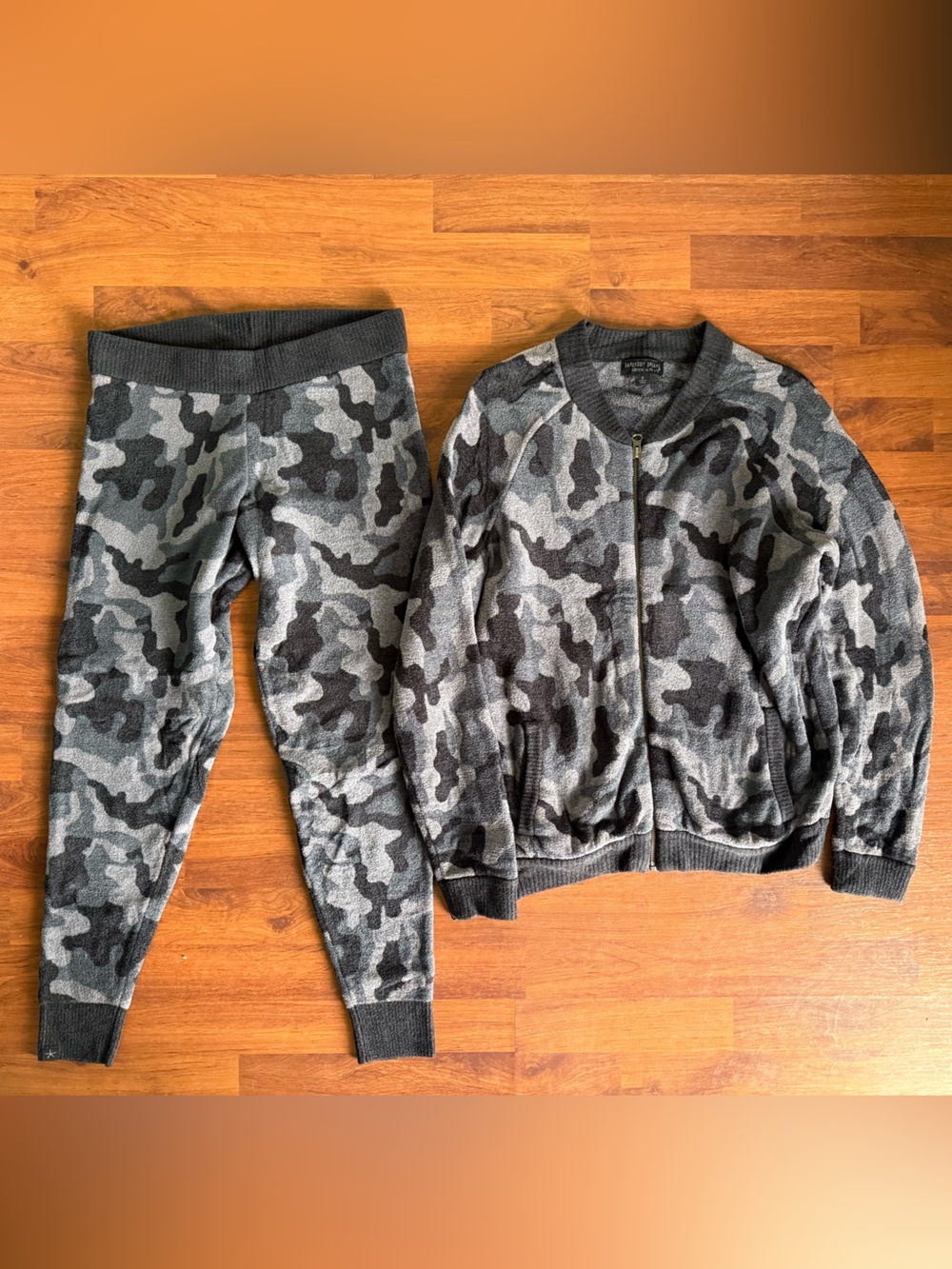 Barefoot Dreams Women’s Small Gray Camo Set
